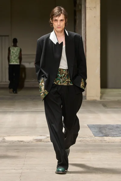 Look 57